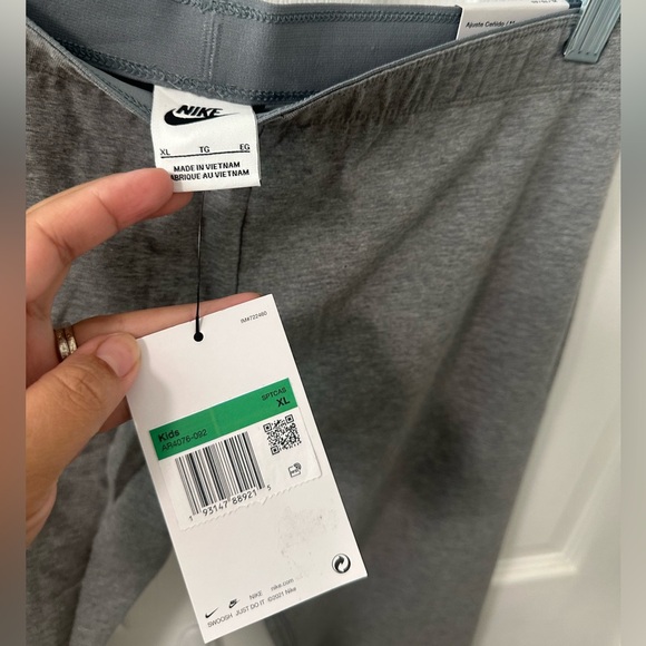 Nike NSW Swoosh Tights Big Kids girls gray Leggings | Kids size XL - Picture 4 of 7